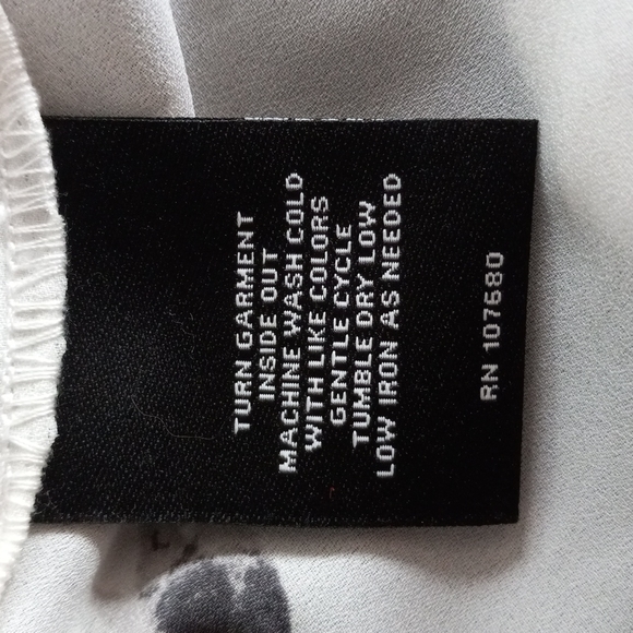 Nue Options White V-Neck Pleated Blouse With Bird Print *MED* - Picture 8 of 8